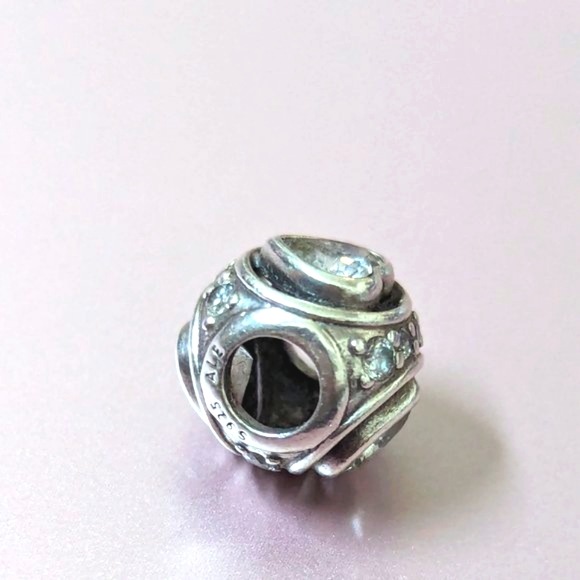 Pandora Elevated Heart Charm - Picture 4 of 11